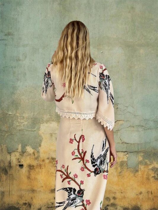 Celia Dragouni Into The Mystic Top